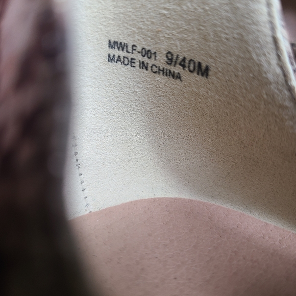 NWOT CHINESE LAUNDRY mali cream snake ankle boots - Picture 10 of 10